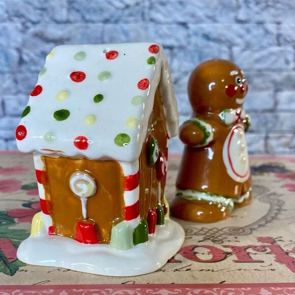 Essential Home Gingerbread Salt and Pepper Shaker Holiday Decor Christmas - Picture 3 of 6